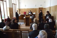 Az alkotmánybíróság nem lát különbséget a házastársak és az élettársak között 