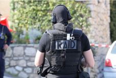 Politikusok és mecsetek ellen terveztek merényleteket Franciaországban