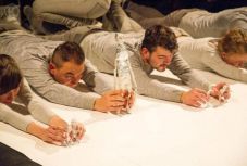 KISEBBSÉGBEN: Pokolijáték. – Emberek vagyunk?