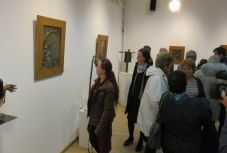 Tolongtak a vásárhelyiek a Bernády Napokat megnyitó Gyarmathy-kiállításon