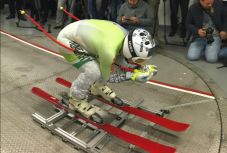 Miklós Edit síző Győrben tesztelte légellenállását