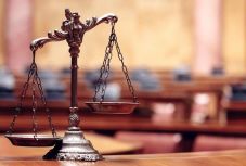 Hivatali visszaélés: az RMDSZ 100 000 lejes összeghatárt javasol