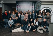 KISEBBSÉGBEN: Kompenzálunk, kompenzálunk…