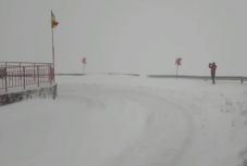 Tombol a tél a hegyekben: helyenként 40 centiméteres a hóréteg