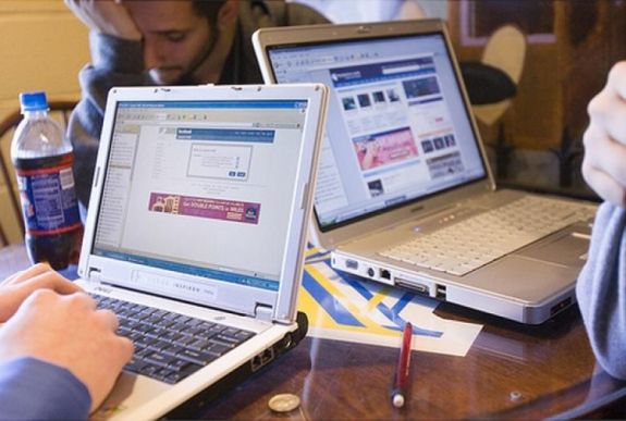 Az amerikaiak fele szerint szabályozni kellene a Facebookot