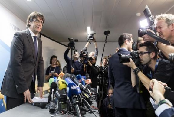 Brüsszelbe várja a spanyol ügyészeket a „száműzetésben levő” katalán elnök