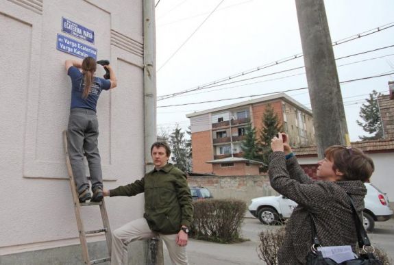 Pert nyert Kereskényi a kétnyelvű utcanévtáblákért pereskedő szervezet ellen