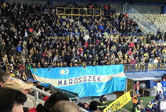 Marosszéki rezesbanda „fújta el a Slovan nótáját” Dunaszerdahelyen