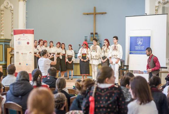 Román gyerekeket is hív népdalvetélkedőjére a csíkszeredai Tiszta Forrás Alapítvány