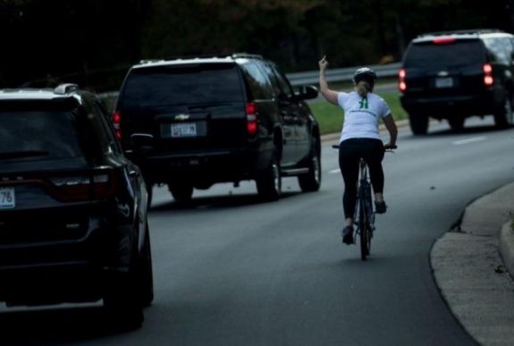 Bemutatott Trump konvojának, nem kellett volna