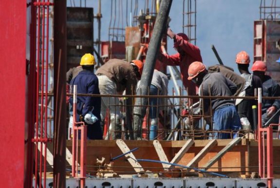 Többet dolgoznak, de kevesebbet termelnek a romániaiak az uniós átlagnál