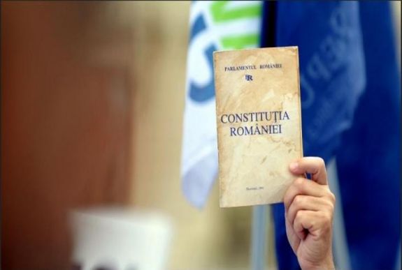 Az USR aláírásgyűjtésbe kezdett az alkotmány módosításáért