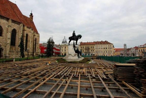 Korcsolyapálya a Mátyás-szobor körül: nem konzultáltak az RMDSZ-frakcióval