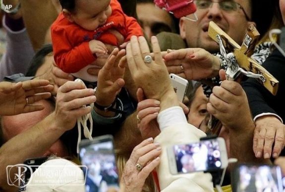 Ferenc pápa is adakozott a csatkai cigány kegyhely felújítására