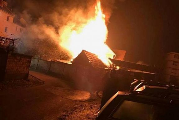 Kigyulladt egy garázs a székelyudvarhelyi lakótelepen