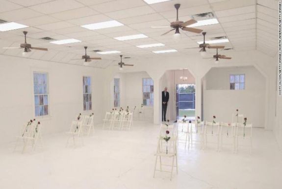 Emlékmű lesz az a texasi baptista templom, ahol a múlt héten tömegmészárlást követtek el 