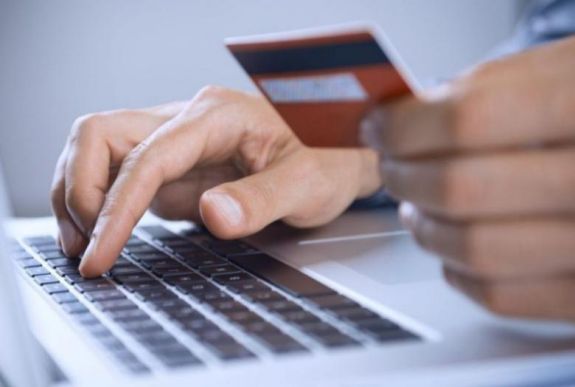 Szigorúbb fogyasztóvédelmi szabályokat fogadott el az EP