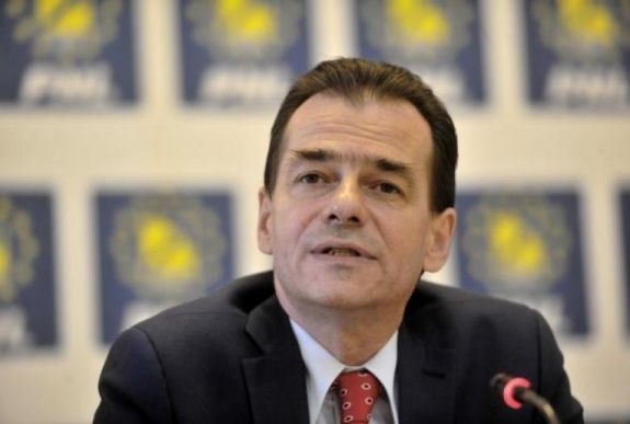 Benyújtotta a bizalmatlansági indítványt a PNL és az USR
