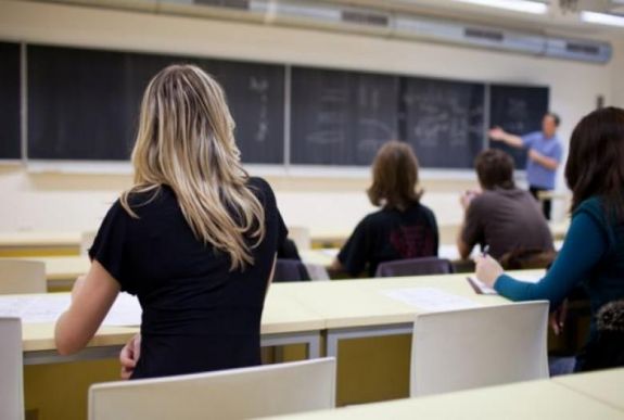 Béranomáliák a közszférából: többet keres a segédmunkás, mint az egyetemi tanársegéd