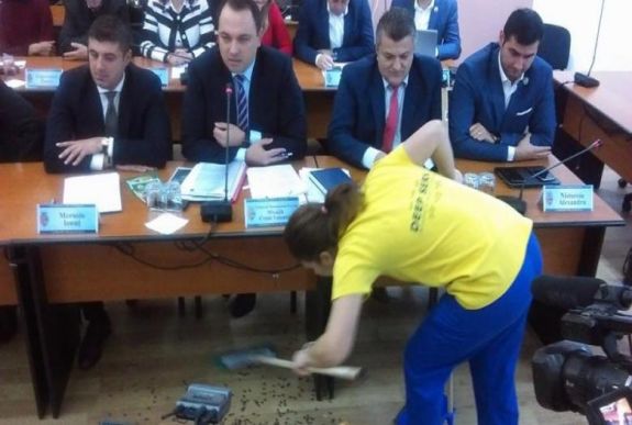 Sajátos módon jelentette be a polgármester a szemetelési adó bevezetését