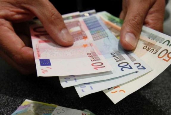 Újabb történelmi mélypontra süllyedt a lej