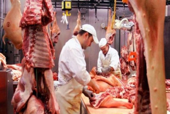 Őrült tempójú a behozatal: minden második flekken importhúsból készül Romániában