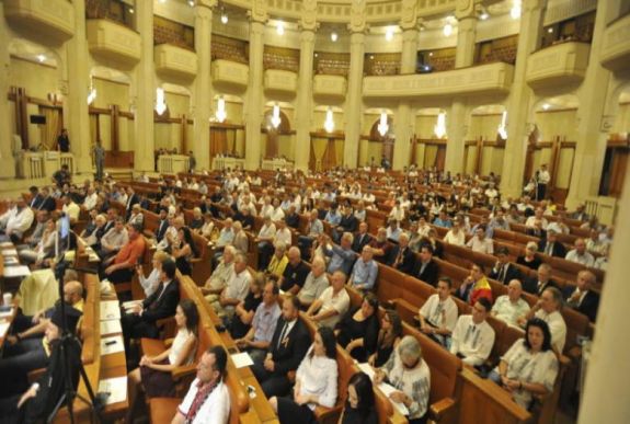 „A civil szervezetekről szóló törvénymódosítás el akarja hallgattani a kritikus hangokat”