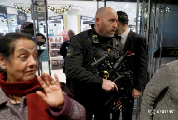 FRISSÍTVE: mégsem volt lövöldözés a londoni Oxford Circus metróállomásnál
