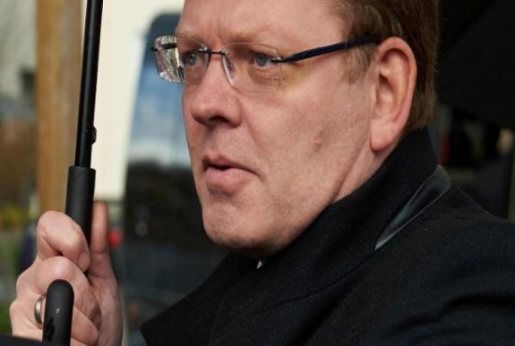 Késsel támadtak egy németországi polgármesterre, vélhetően politikai okokból