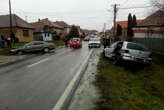 Baleset Hargita megyében: a roncsok közé szorult az egyik utas