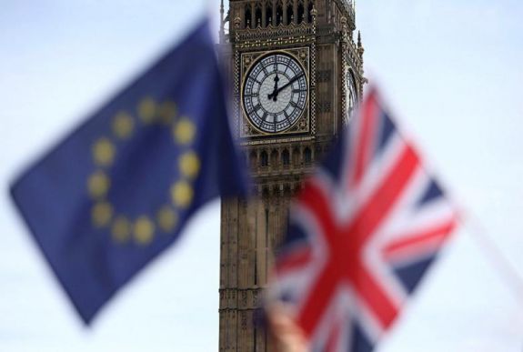 Orosz propaganda: átvizsgálják a britek a Facebookot és Twittert