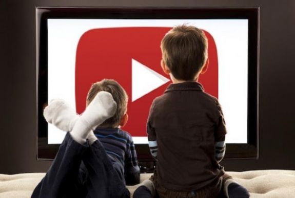 Gyerekekre veszélyes videók tízezreit törölte a YouTube