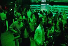 Kilencvenegy év után ismét lehet táncolni a New York-i bárokban