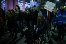 FRISSÍTVE - Tízezrek tiltakoztak az igazságügyi törvényeket módosító tervezetek ellen