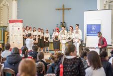 Román gyerekeket is hív népdalvetélkedőjére a csíkszeredai Tiszta Forrás Alapítvány