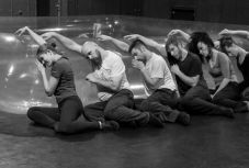 Hat kortárs táncelőadással várja közönségét a sepsiszentgyörgyi FLOW2