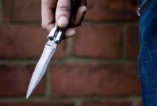 Diákokra emelt bicskát a turista