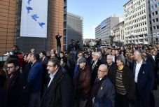 Katalán polgármesterek a politikai foglyok szabadon bocsátását követelték Brüsszelben