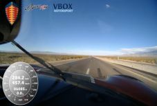 Ilyen egy szériaautóban 450 km/h-val (!) száguldani az autópályán