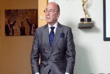 Nők zaklatása miatt visszavonulni kényszerült egy izraeli médiamogul 