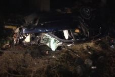 Tíz métert zuhant az autó: szörnyethalt egy 32 éves férfi és egy 30 éves nő