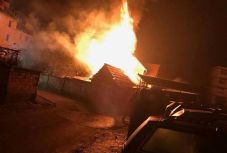 Kigyulladt egy garázs a székelyudvarhelyi lakótelepen