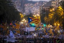 Tízezrek tüntetettek a katalán vezetők szabadon bocsátásáért