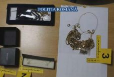 Gyémántköves gyűrű volt az átmenő jegy ára egy romániai egyetemen?