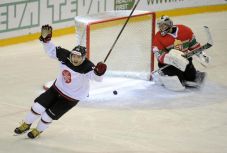 Négy nemzet jégkorongtorna: szétlövéssel kikapott, harmadik a magyar válogatott