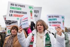 Több száz családorvos tüntet Bukarestben