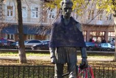 Tréfát űztek Petőfi Sándor ungvári szobrával