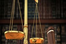 Bíró Béla: Jog és politika