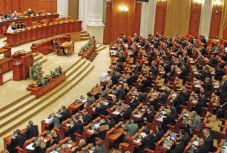 Felolvasták a parlamentben a bizalmatlansági indítványt