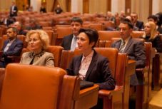 Az RMDSZ részt vesz a bizalmatlansági indítvány vitáján, de tartózkodni fog a voksoláskor